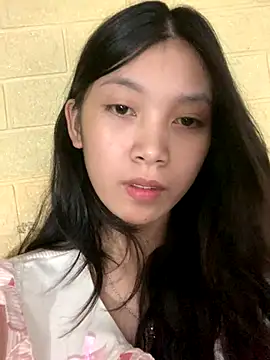 Snapshot of linh-lan1 chatting on 15, 10, 2025 linh-lan1 online show from 15, 10, 2025