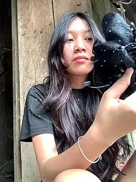 Snapshot of linh-lan1 chatting on 29, 10, 2025 linh-lan1 online show from 29, 10, 2025