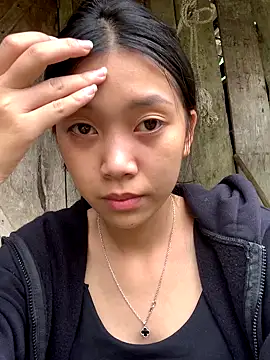 Snapshot of linh-lan1 chatting on 31, 10, 2025 linh-lan1 online show from 31, 10, 2025