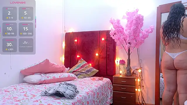 Snapshot of chubbykinkyygirl chatting on 8, 11, 2025 chubbykinkyygirl online show from 8, 11, 2025