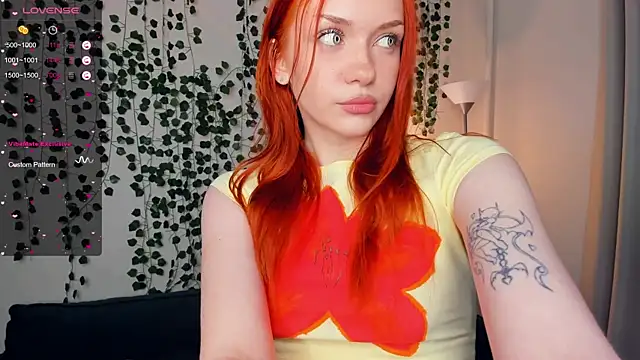 Snapshot of Foxy_blush chatting on 12, 10, 2025 Foxy blush online show from 12, 10, 2025