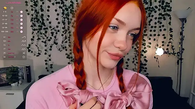 Snapshot of Foxy_blush chatting on 8, 11, 2025 Foxy blush online show from 8, 11, 2025