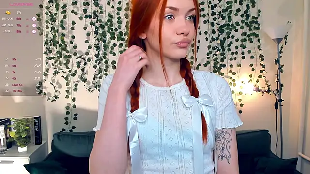 Snapshot of Foxy_blush chatting on 9, 11, 2025 Foxy blush online show from 9, 11, 2025