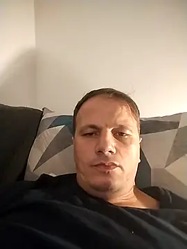 Snapshot of Iuliancatalin38 chatting on 11, 10, 2025 Iuliancatalin38 online show from 11, 10, 2025