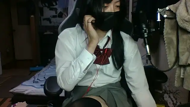 Snapshot of harinyanxxx chatting on 15, 10, 2025 harinyanxxx online show from 15, 10, 2025