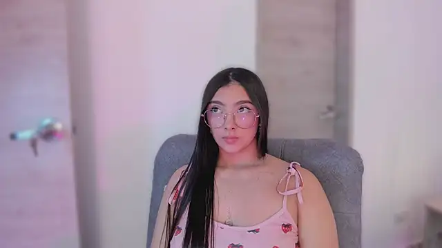 Snapshot of MirandaJohnson_ chatting on 21, 10, 2025 MirandaJohnson online show from 21, 10, 2025