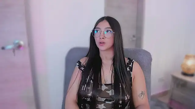 Snapshot of MirandaJohnson_ chatting on 22, 10, 2025 MirandaJohnson online show from 22, 10, 2025