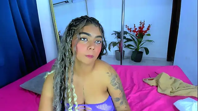 Snapshot of amber_love03 chatting on 17, 12, 2025 amber love03 online show from 17, 12, 2025