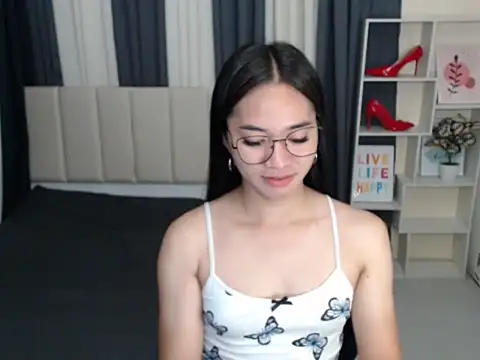 Snapshot of PetiteAsianMarian chatting on 20, 10, 2025 PetiteAsianMarian online show from 20, 10, 2025