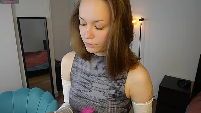 Snapshot of NeonyMuse chatting on 21, 11, 2025 NeonyMuse online show from 21, 11, 2025