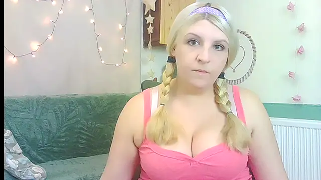 Snapshot of NikiLeex27 chatting on 14, 10, 2025 NikiLeex27 online show from 14, 10, 2025