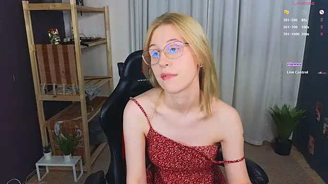 Snapshot of lovedrope chatting on 14, 10, 2025 lovedrope online show from 14, 10, 2025