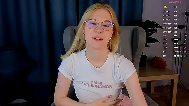 Snapshot of lovedrope chatting on 18, 10, 2025 lovedrope online show from 18, 10, 2025