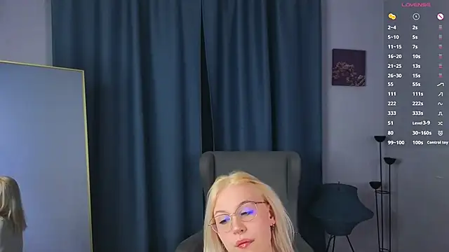 Snapshot of lovedrope chatting on 12, 11, 2025 lovedrope online show from 12, 11, 2025