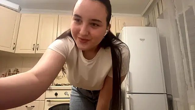 Snapshot of DaisyMolly chatting on 15, 11, 2025 DaisyMolly online show from 15, 11, 2025