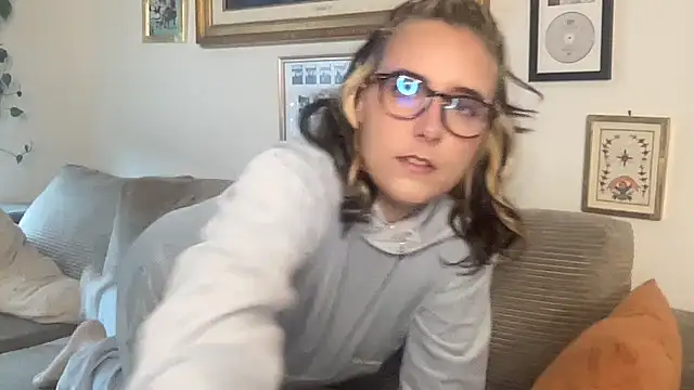 Snapshot of lill_daddysgirl chatting on 17, 11, 2025 lill daddysgirl online show from 17, 11, 2025