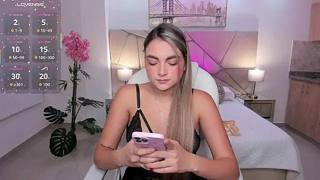 Snapshot of Lena_nova chatting on 25, 11, 2025 Lena nova online show from 25, 11, 2025