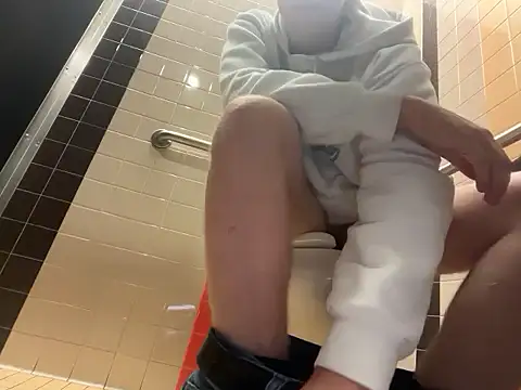 Snapshot of eddieeeeee1232 chatting on 3, 11, 2025 eddieeeeee1232 online show from 3, 11, 2025