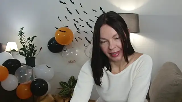 Snapshot of LittleNicolee chatting on 26, 10, 2025 LittleNicolee online show from 26, 10, 2025