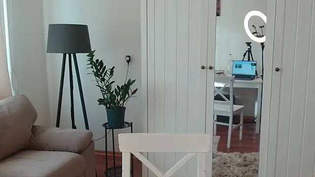 Snapshot of LittleNicolee chatting on 25, 11, 2025 LittleNicolee online show from 25, 11, 2025