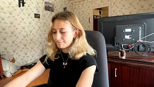 AmeliLia online show from 4, 3, 2026