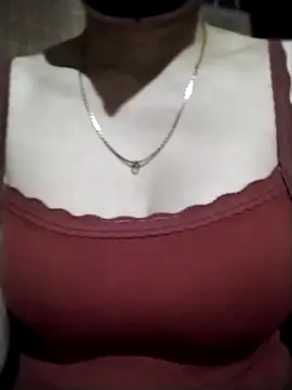 YiyinLy online show from 5, 11, 2025