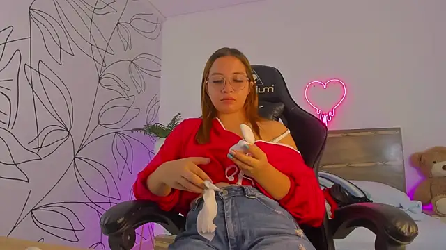 Snapshot of merida_06 chatting on 19, 10, 2025 merida 06 online show from 19, 10, 2025