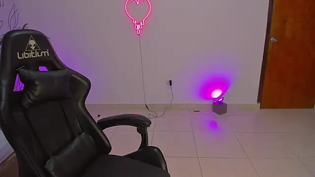 Snapshot of merida_06 chatting on 7, 11, 2025 merida 06 online show from 7, 11, 2025