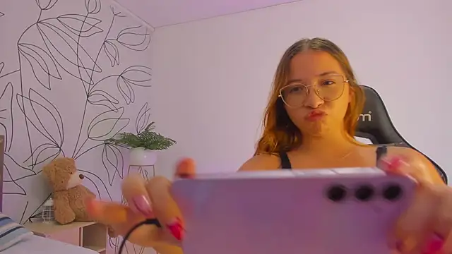 Snapshot of merida_06 chatting on 19, 11, 2025 merida 06 online show from 19, 11, 2025