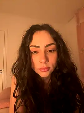 Baby Mia pires online show from 28, 11, 2025