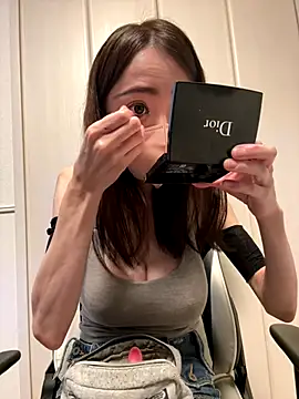 Snapshot of ericiii chatting on 13, 11, 2025 ericiii online show from 13, 11, 2025