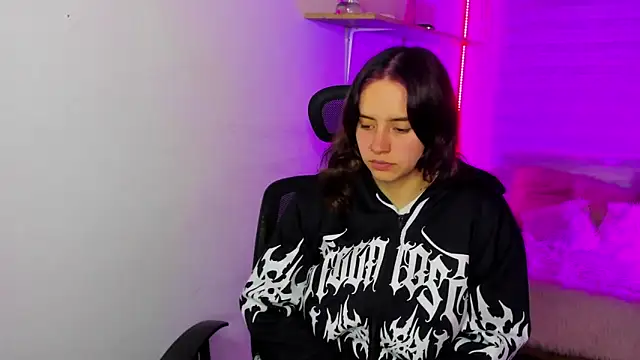 Emily Lindey online show from 30, 11, 2025