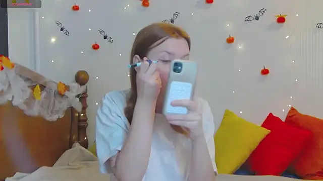 Snapshot of MeganNewCat chatting on 25, 10, 2025 MeganNewCat online show from 25, 10, 2025