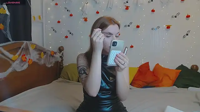 Snapshot of MeganNewCat chatting on 28, 10, 2025 MeganNewCat online show from 28, 10, 2025