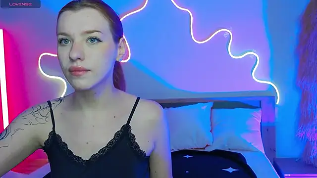 Snapshot of MeganNewCat chatting on 17, 11, 2025 MeganNewCat online show from 17, 11, 2025