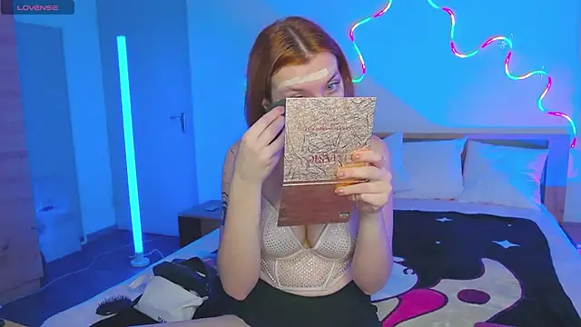 Snapshot of MeganNewCat chatting on 4, 12, 2025 MeganNewCat online show from 4, 12, 2025