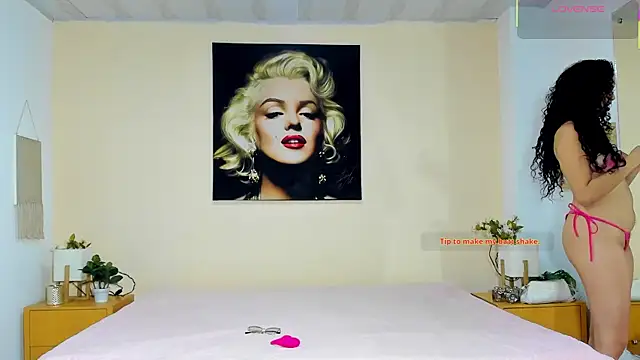 Snapshot of SSWEETSIINNN chatting on 24, 10, 2025 SSWEETSIINNN online show from 24, 10, 2025