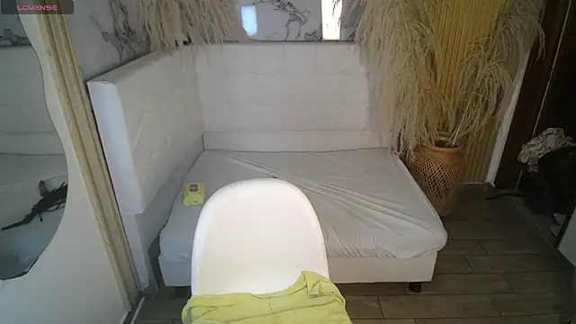 Snapshot of _Pamelamilf chatting on 4, 12, 2025 Pamelamilf online show from 4, 12, 2025