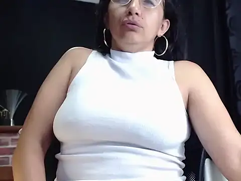 Snapshot of Lucyy_Naugthy chatting on 27, 10, 2025 Lucyy Naugthy online show from 27, 10, 2025