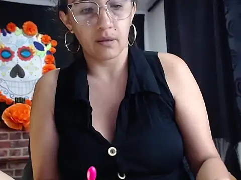 Snapshot of Lucyy_Naugthy chatting on 22, 11, 2025 Lucyy Naugthy online show from 22, 11, 2025