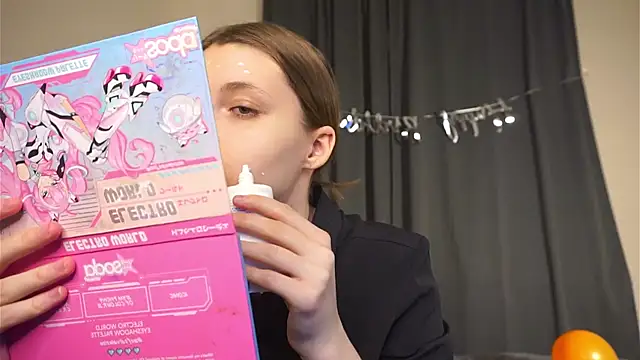 RoslynArcuo online show from 22, 11, 2025