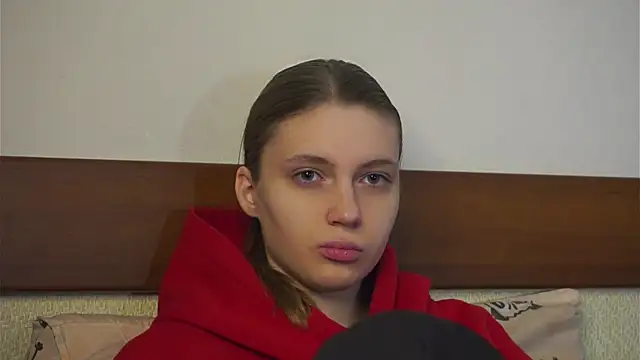 RoslynArcuo online show from 1, 12, 2025