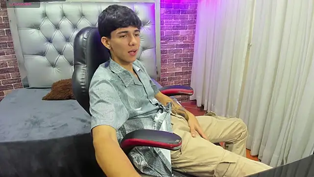 Snapshot of AmethystShadow17 chatting on 20, 10, 2025 AmethystShadow17 online show from 20, 10, 2025