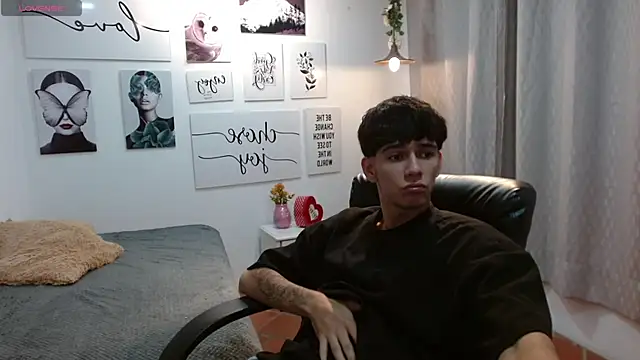 Snapshot of AmethystShadow17 chatting on 24, 10, 2025 AmethystShadow17 online show from 24, 10, 2025