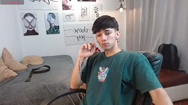 Snapshot of AmethystShadow17 chatting on 4, 11, 2025 AmethystShadow17 online show from 4, 11, 2025