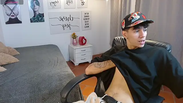 Snapshot of AmethystShadow17 chatting on 5, 11, 2025 AmethystShadow17 online show from 5, 11, 2025