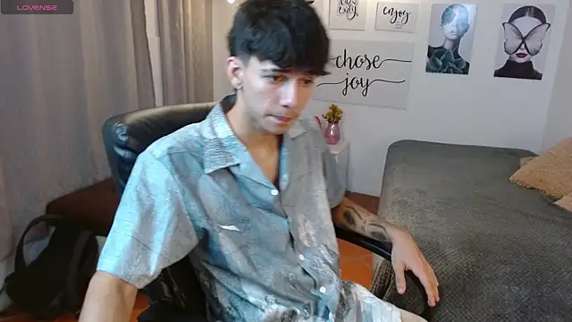 Snapshot of AmethystShadow17 chatting on 6, 11, 2025 AmethystShadow17 online show from 6, 11, 2025