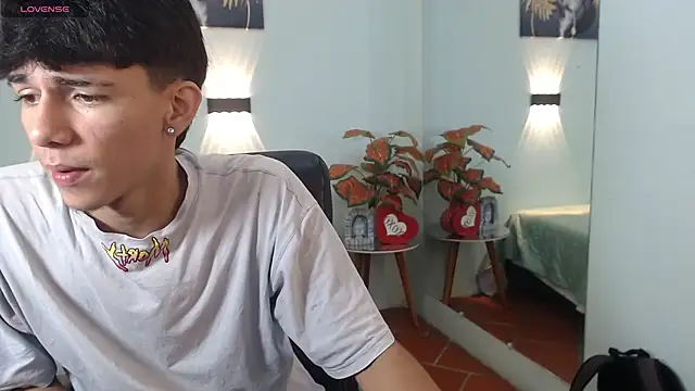 Snapshot of AmethystShadow17 chatting on 8, 11, 2025 AmethystShadow17 online show from 8, 11, 2025