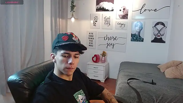 Snapshot of AmethystShadow17 chatting on 11, 11, 2025 AmethystShadow17 online show from 11, 11, 2025