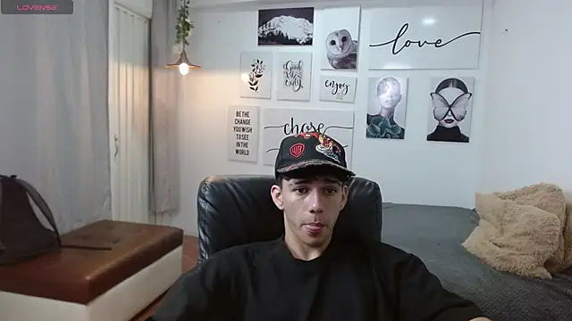 Snapshot of AmethystShadow17 chatting on 12, 11, 2025 AmethystShadow17 online show from 12, 11, 2025